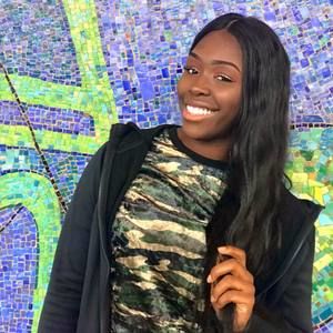 Meet your Posher, Aisha